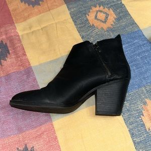 Universal Threads Booties